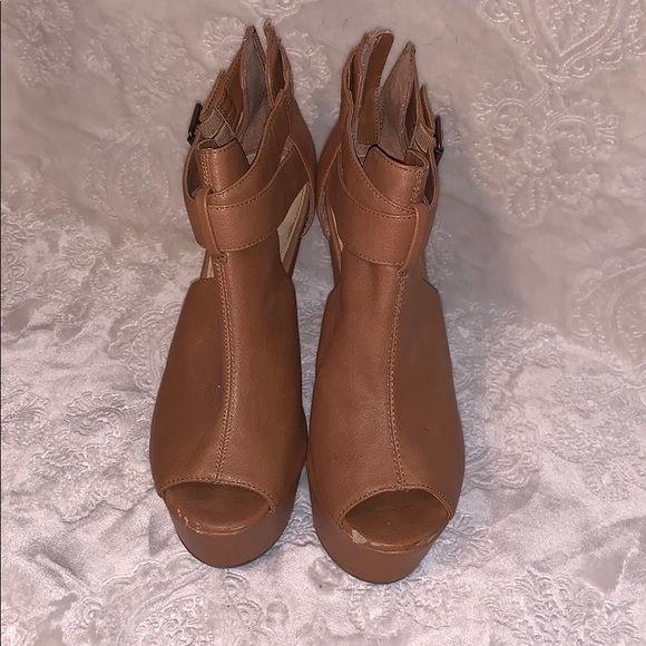 Platforms - Picture 1 of 7